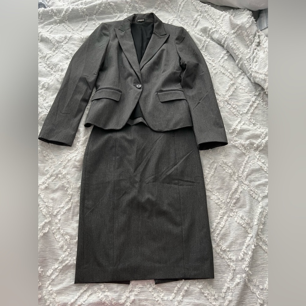 EXPRESS Charcoal Gray Fitted Suit